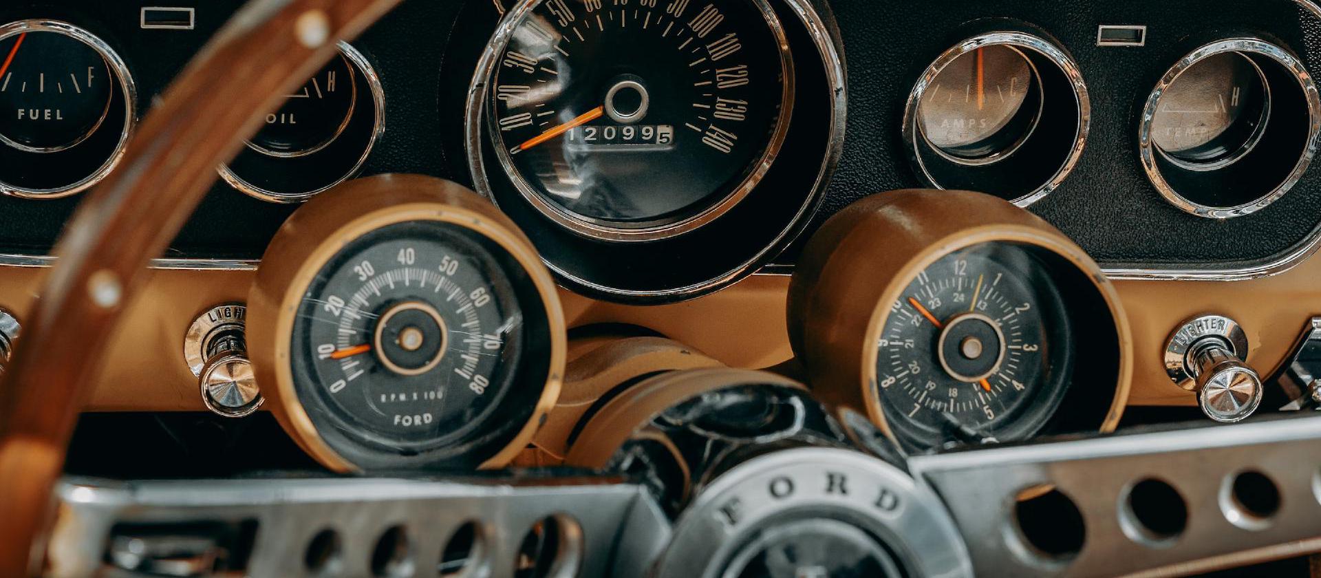 Image of gauges at the steering wheel of a car.